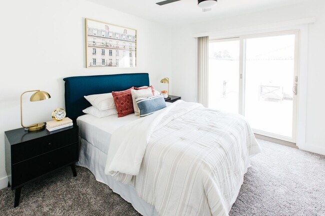 Building Photo - Stunning Remodel near Old Town!