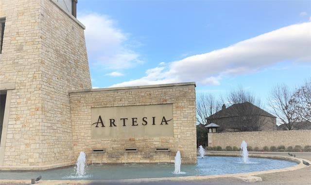 Building Photo - 2020 Overton Park Dr