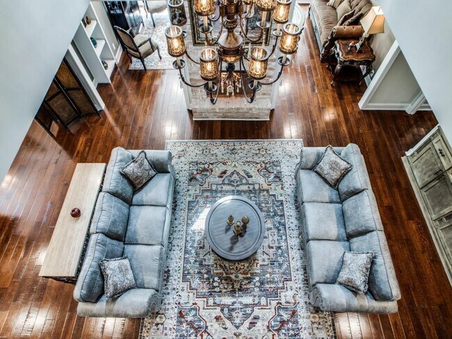 Building Photo - 211 Briarpark Dr