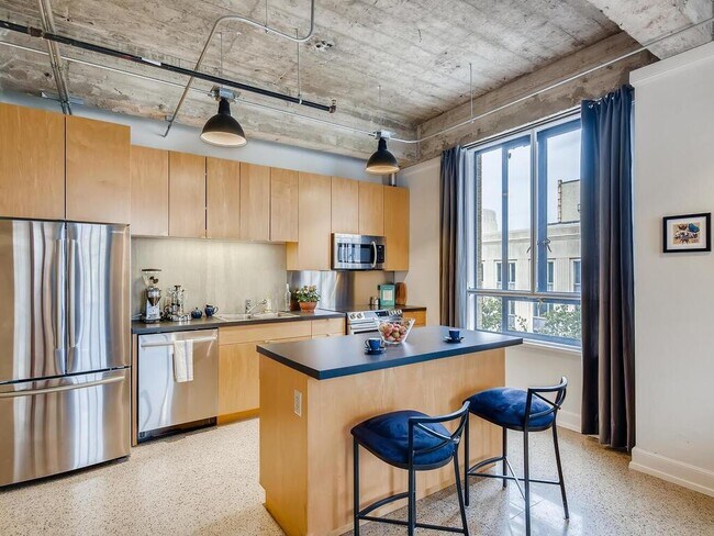 Primary Photo - 710 Colorado St