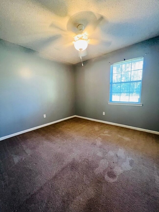 Building Photo - Convenient Comfort: 3-Bed, 2-Bath Home Nea...