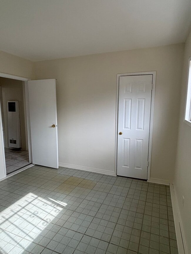 Building Photo - 2400 E 130th St