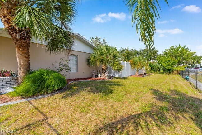 Building Photo - 6004 Deming Ave