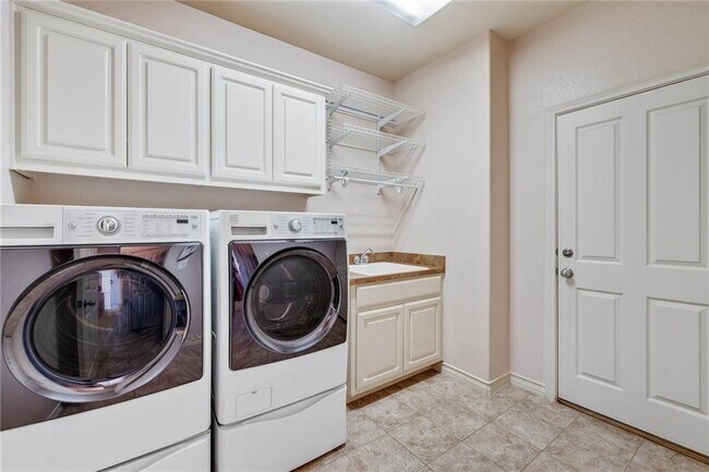 Building Photo - 601 Riley Trl
