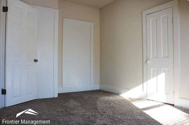 Building Photo - 901 Osage St