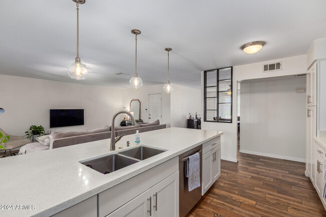 Building Photo - 2126 S Stanley Pl