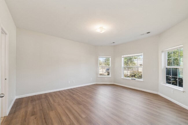 Building Photo - 312 Magnolia Dr