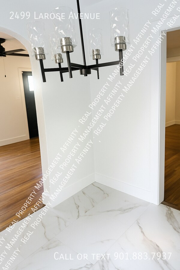 Building Photo - 2499 Larose Ave