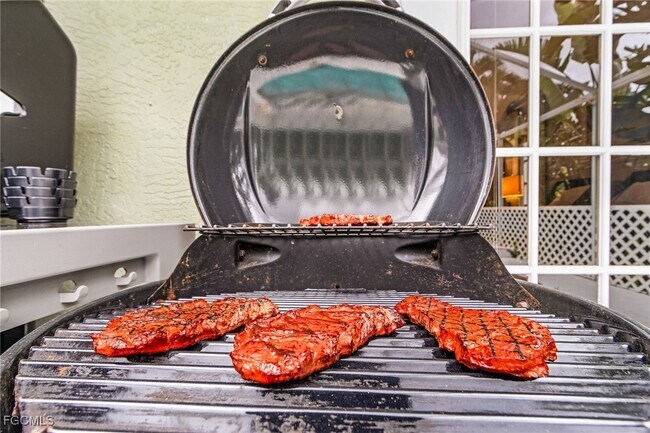 Building Photo - 8549 S Lake Cir