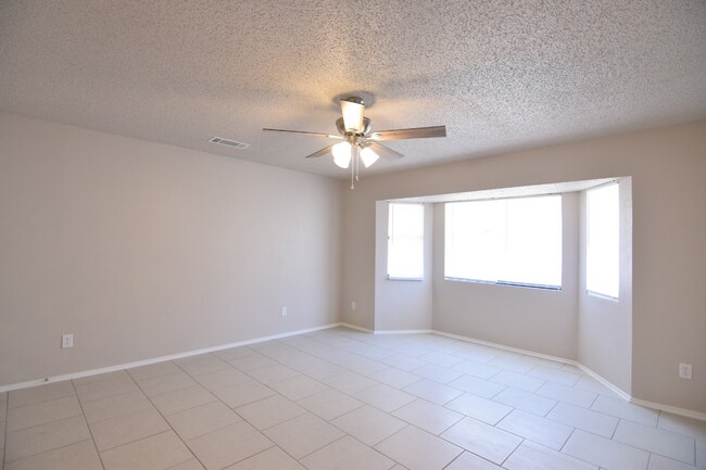 Building Photo - 402 William Tell Dr