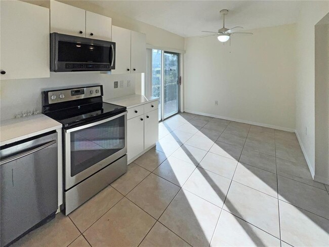 Building Photo - 7100 NW 30th Ct