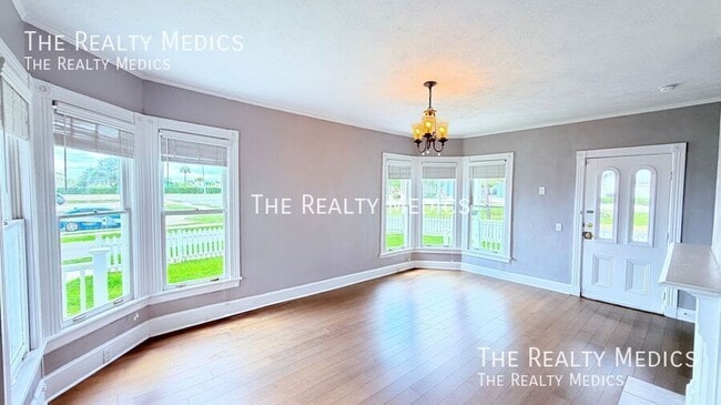 Building Photo - 502 Rio Vista Ave