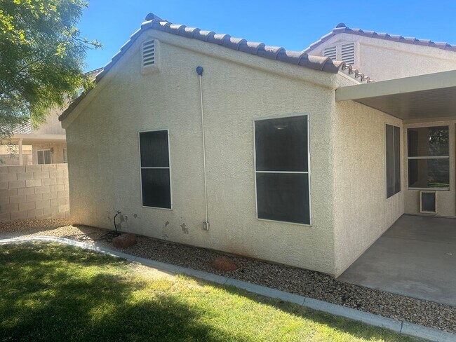 Building Photo - NW!! Single Story Home!! No Carpet!! Pot S...