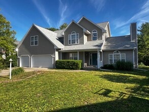 Building Photo - 2708 Bayhill Dr