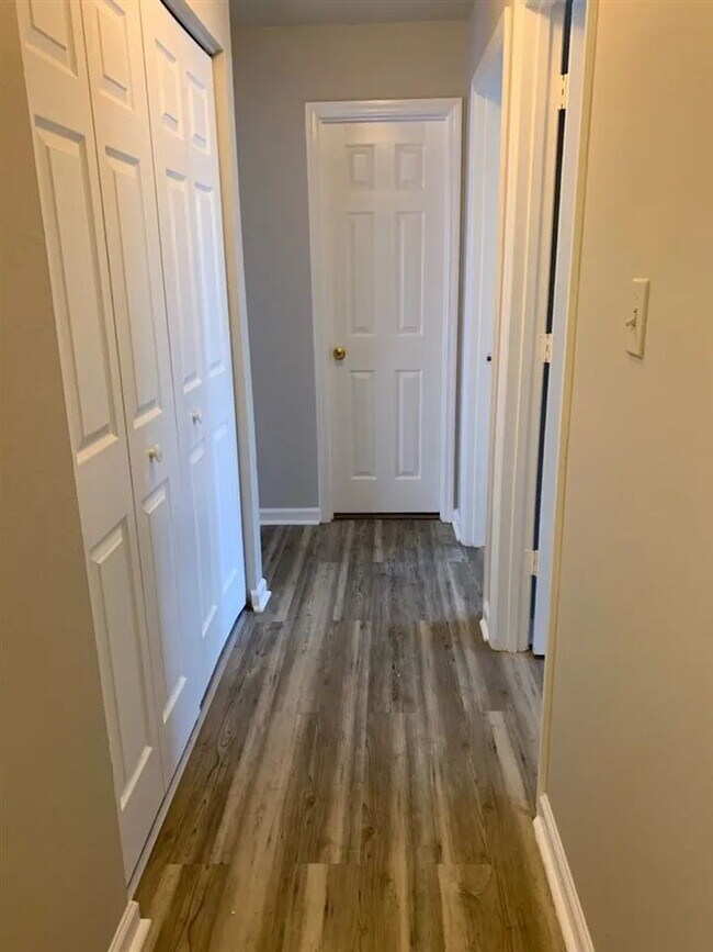 Building Photo - Affordable 4/3 Townhome in Timberwood