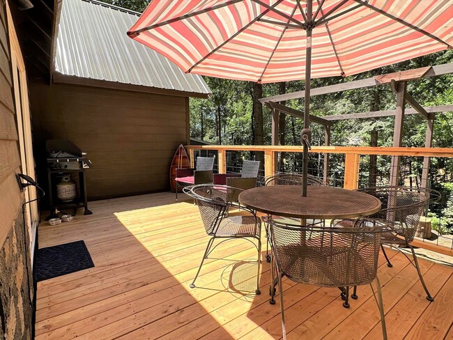 Building Photo - 23136 Oak View Dr