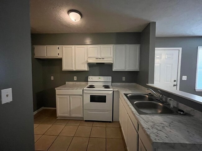 Building Photo - 514 Johnson St