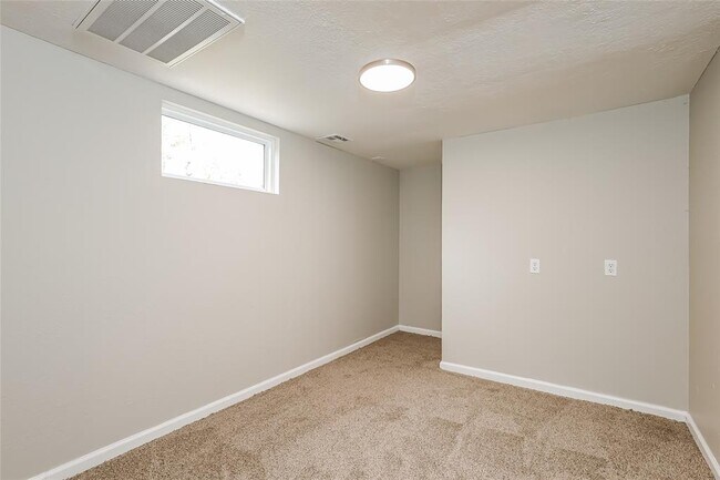 Building Photo - 7301 Skylark Ln
