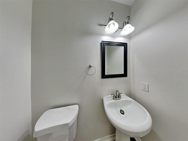 Building Photo - 6434 Tea Tree Dr