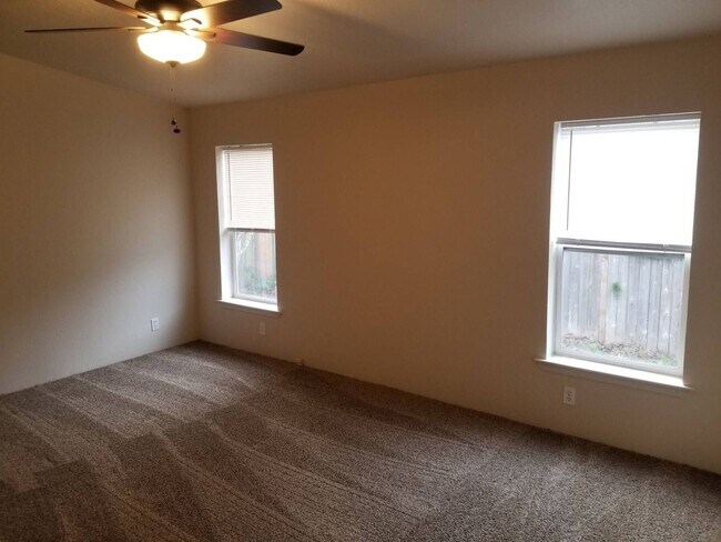 Building Photo - Pet Friendly 4 bedroom 2 bath home with a carport near Albany, OR