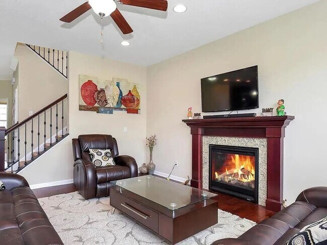 Building Photo - Beautiful 5bed home in apple valley! Dont miss this one!