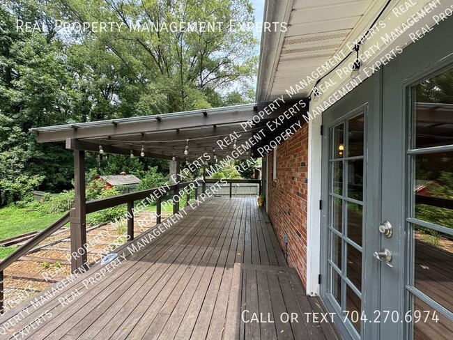 Building Photo - Charming 3BR/2BA Home in Charlotte!