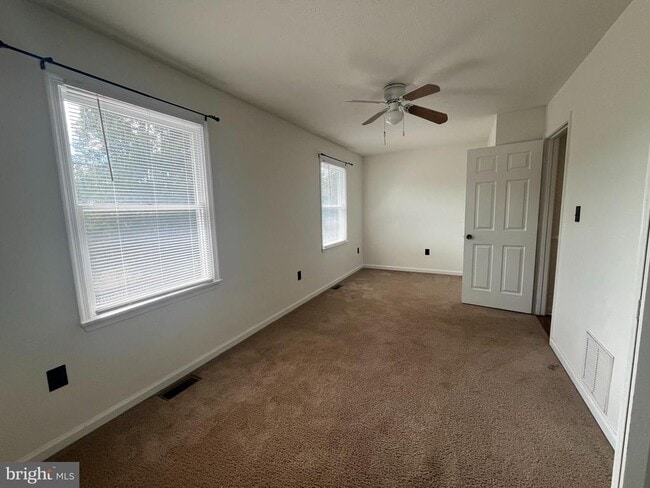 Building Photo - 152 Elementary Dr