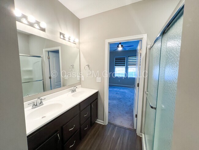 Building Photo - 521 Rochdale Run