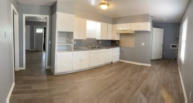 Building Photo - $0 First Month's Rent / $0 Deposit at Move-in