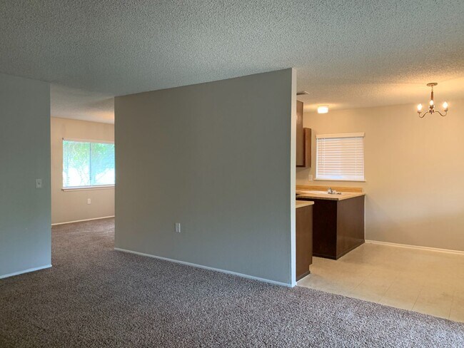 Building Photo - NICE 3 BEDROOM IN NORTH EAST ISD - EASY ACCESS TO RANDOLPH AFB, FT. SAM, 1604, 35, & SHOPPING