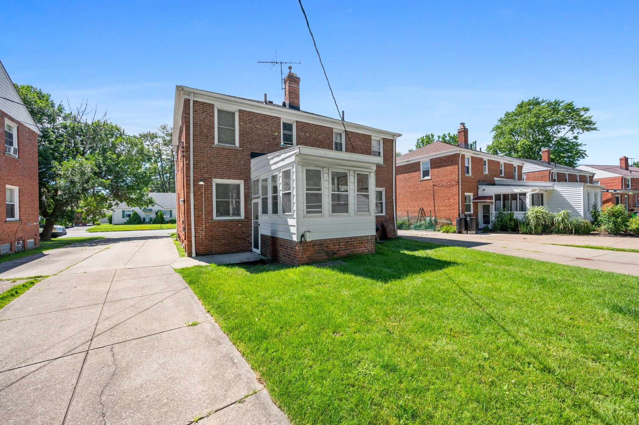 Building Photo - 253 E 250th St
