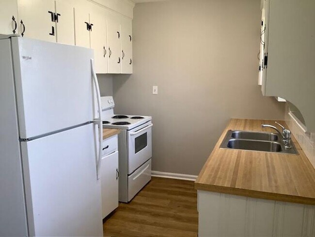 Building Photo - 3 BR Home in Madison Heights Available Immediately
