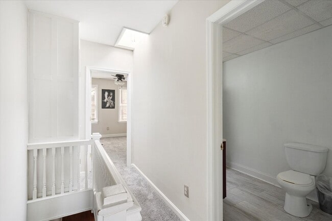 Building Photo - Stylish & Spacious 2 Bed, 1 Bath Home