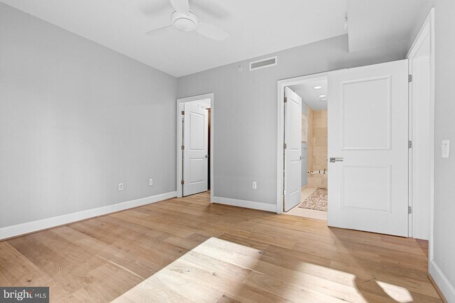 Building Photo - 7171 Woodmont Ave