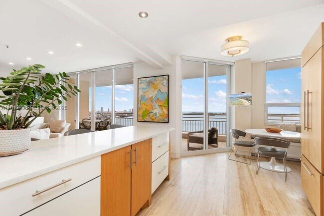 Building Photo - 808 Brickell Key Dr