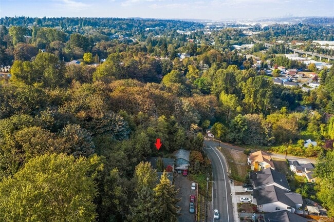 Building Photo - Wide open Eastern views from this near 3,000 sqft house, perched in the trees.