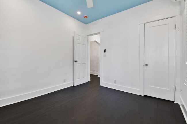 Building Photo - 208 S K St