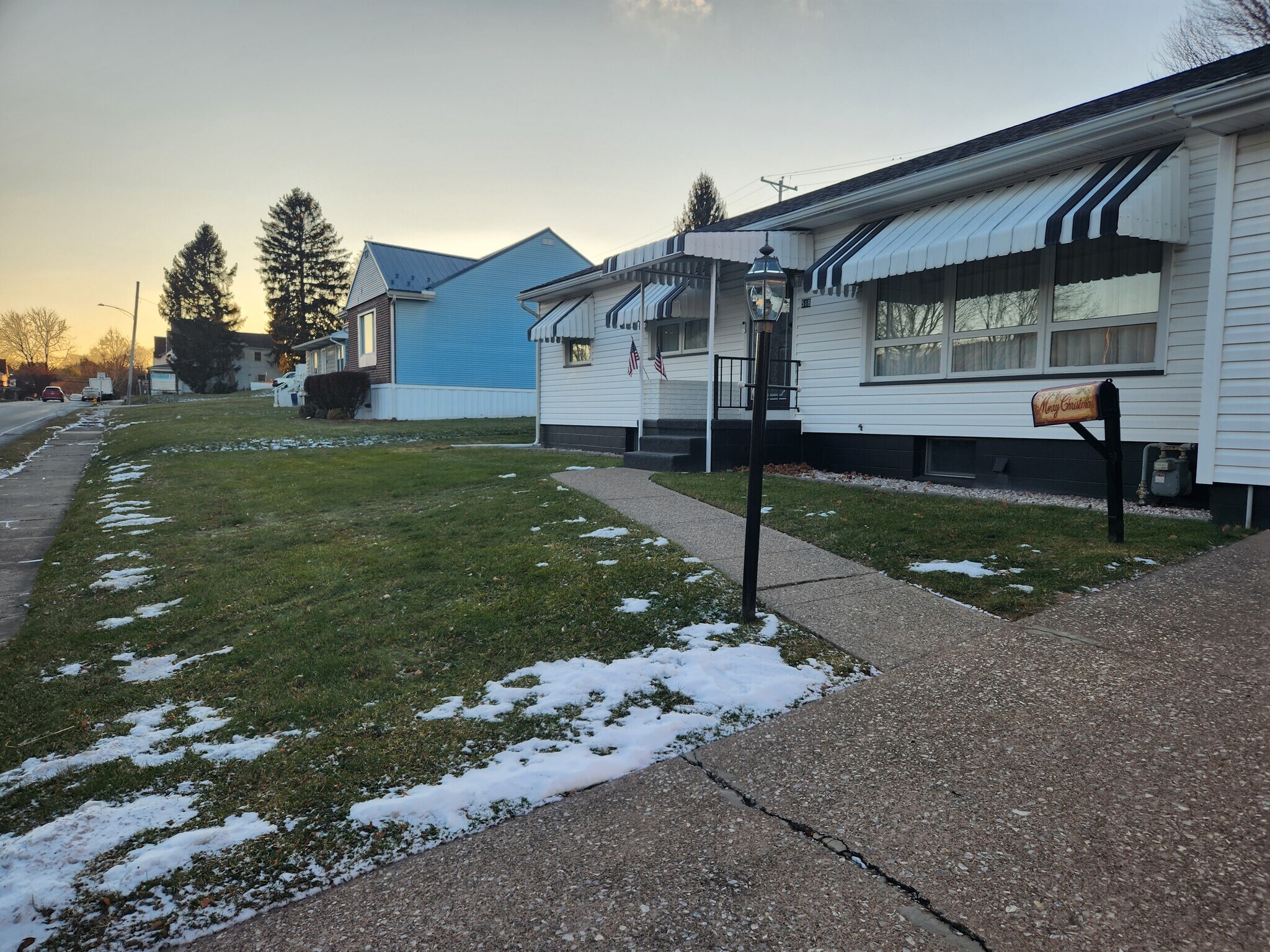 Building Photo - 518 E Walton Ave