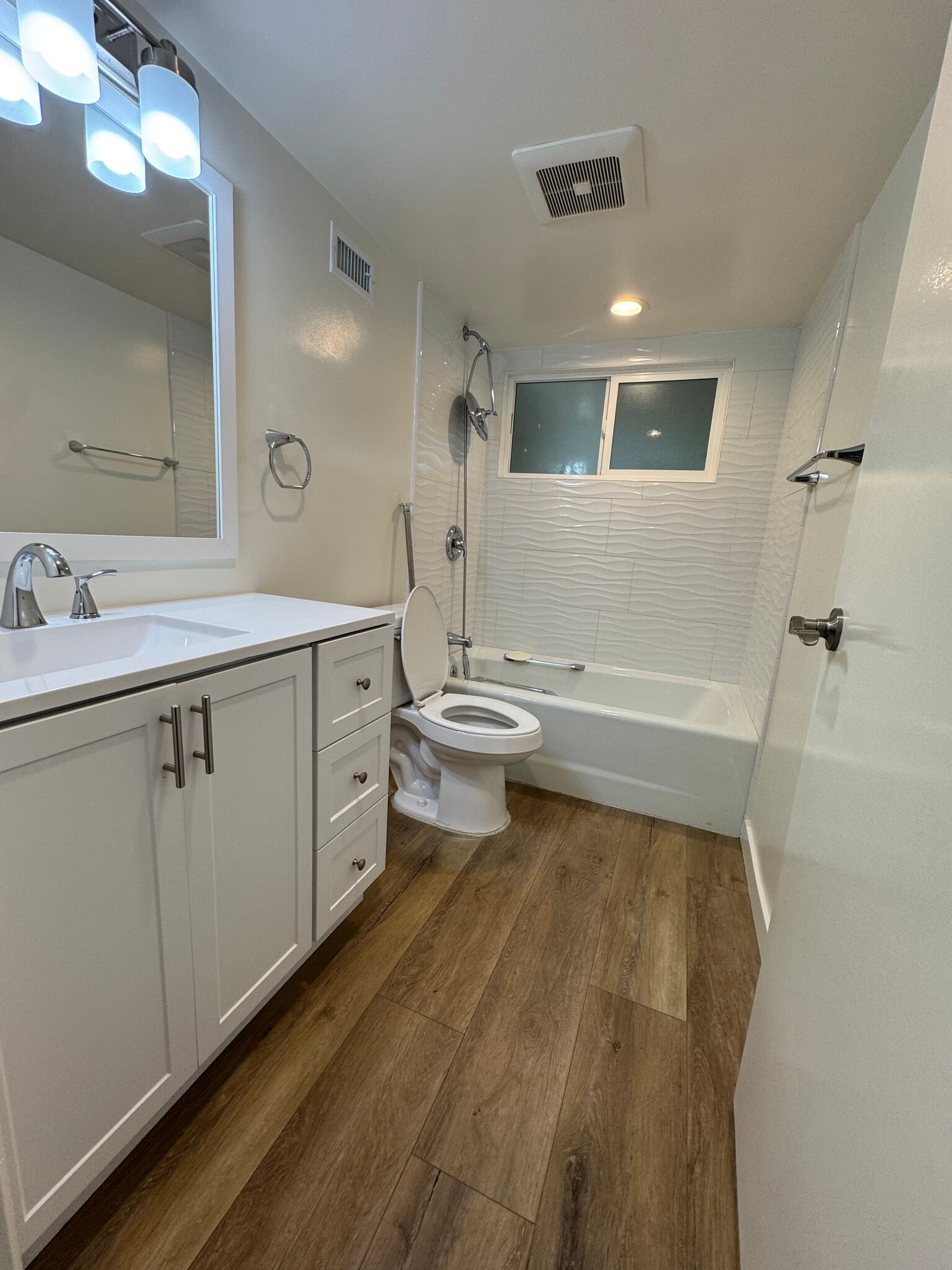 Master bathroom #1 - 11305 Sheldon St