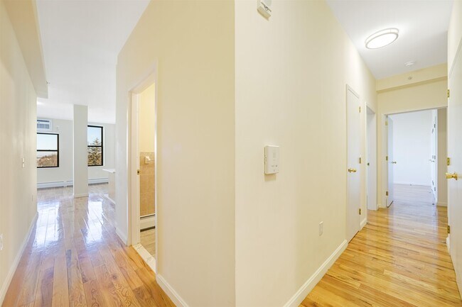 Building Photo - 520 Belleville Ave