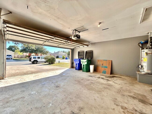 Building Photo - Beautiful 4-Bed Home with Open Floorplan, Game Room & Deck