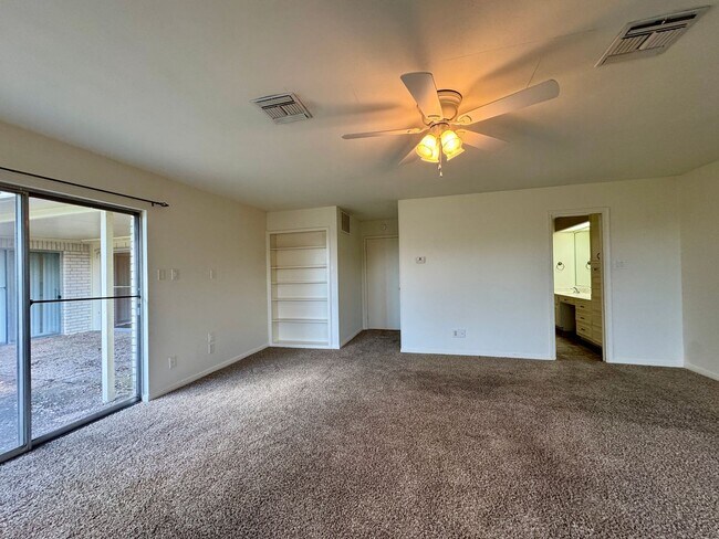 Building Photo - Single Family Home Available in Windmill Hill