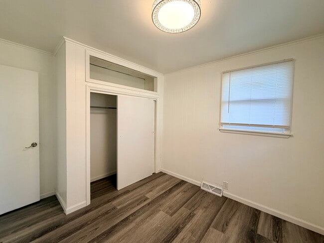 Building Photo - 308 S Division St