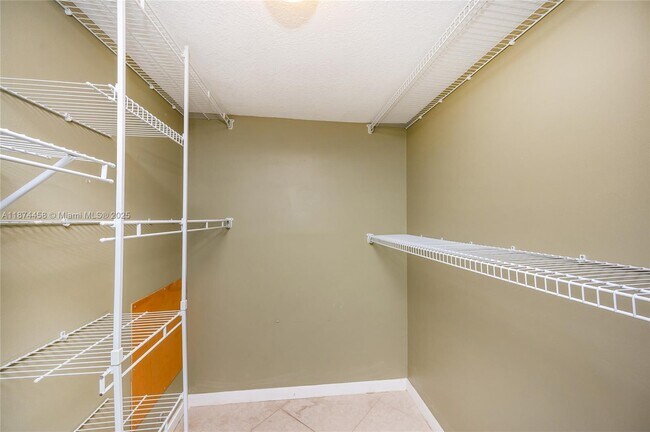 Building Photo - 100 Golden Isles Dr