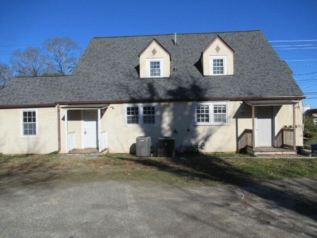 Building Photo - 1404 Maple St