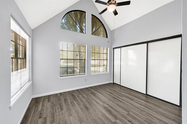 Building Photo - 16800 Sugar Pine Dr