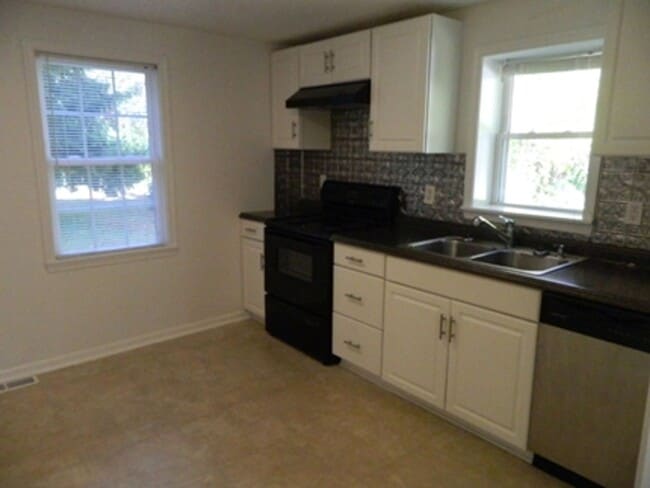 Building Photo - One Level Home off Boonsboro Road