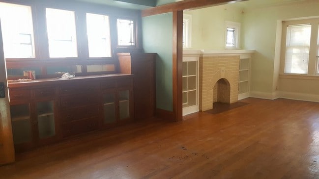 Building Photo - 2460 N 51st St