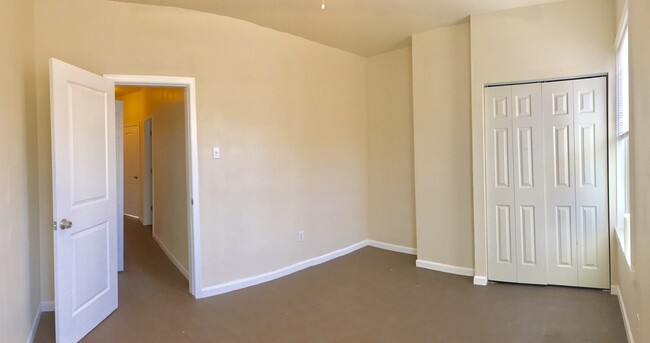 Building Photo - Recently Updated 3-Bedroom Townhouse in Hu...