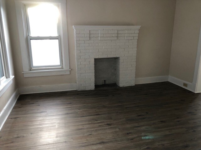 Living room with bright windows - 871 26th St